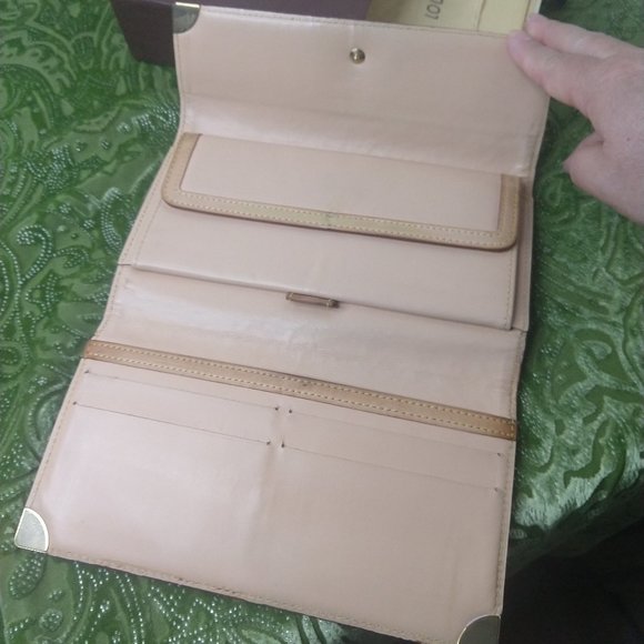 Louis Vuitton Multicolor International Wallet - Picture 9 of 16